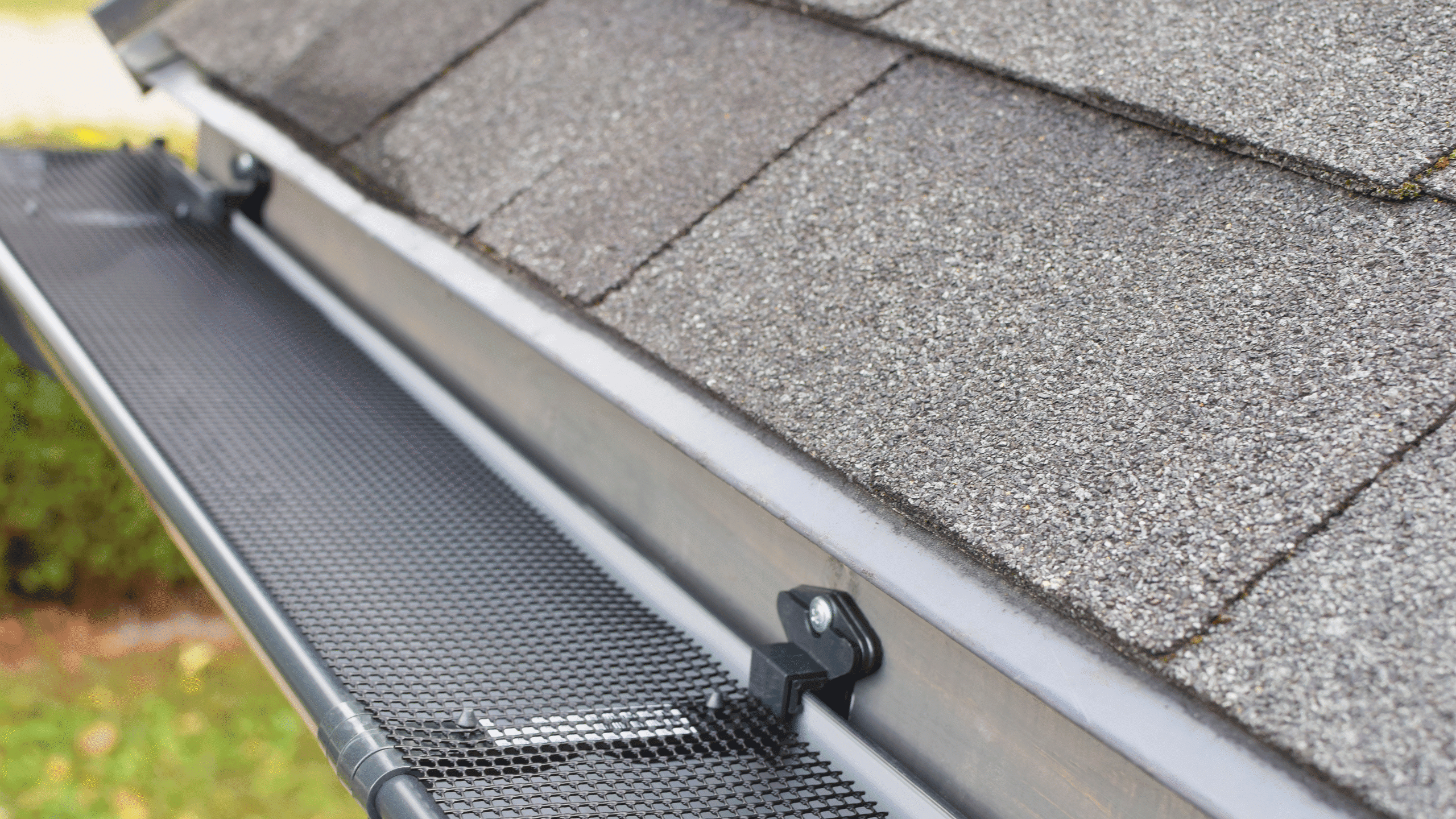 GRT Roofing shows how gutter covers stop clogs and keep roofs working well
